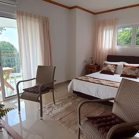 Le Chant De Merle Self -Catering Studios And Apartments